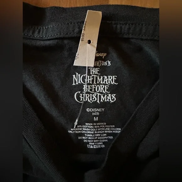 NWT The Nightmare Before Christmas Comic
Panels T-shirt size Medium Hot Topic ๐ - Picture 5 of 6